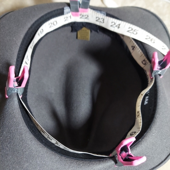 Hats in the Belfry 100% Gray Wool Fedora Black bow hatband and feather - Picture 14 of 15